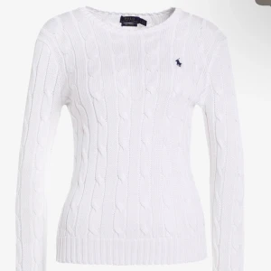 Ralph Lauren polo - Säljer tröjan då den ej kommer till användning,  Den är storlek S. Skriv om du är intresserad❤️