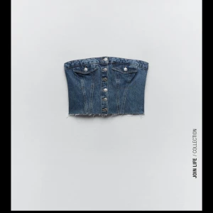 Zara topp  - Säljer denna toppen från zara då den var för liten för mig, endast testad 1 gång. Skriv för egna bilder💗