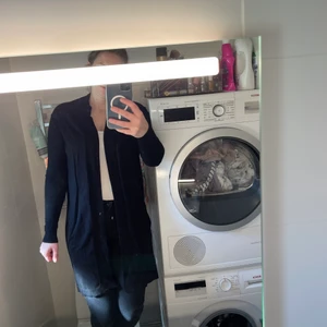 Lång svart kofta - Lång svart kofta i väldigt fint skick 