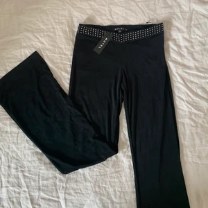 byxor - Skitcoola low waist byxor från motel rocks!💙 köparen står för frakt🌷