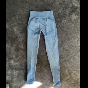 Tights Blå - Osäker på märke.. men säljer oanvända, klarblå tights som passar en XS-liten S. Möts i Sthlm eller så står köparen för frakt. 