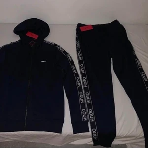 Hugo Boss -  Helt oanvänd Hugo boss dress säljer hodien och byxorna tillsammans strlk-xs skriv för mer information.