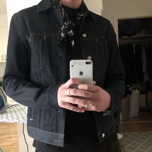 Acne studios jeans jacka  - Säljer min as feta knappt använda acne studios jeans jacka perfekt passform och perfekt jacka för sommaren nypris 3000 så ett riktigt steal!