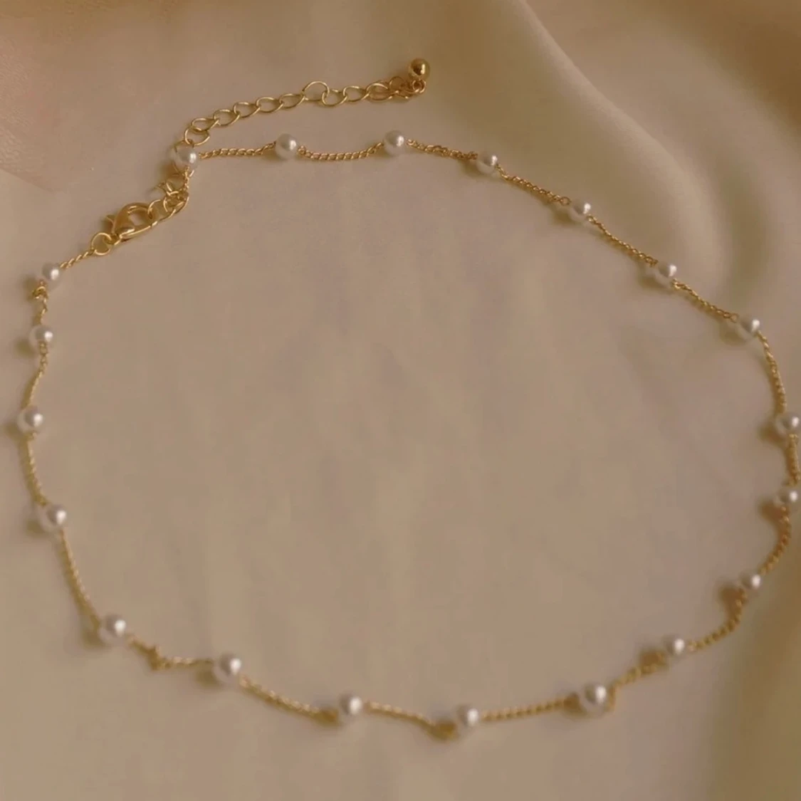 Egen gjort halsband med pärlor - 90