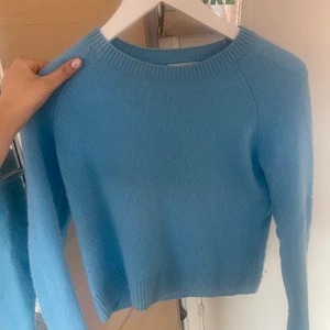 From future tröja - Säljer den här kashmir tröjan fromfuture i storlek xs! Sjuktfin!!!!!!!! 