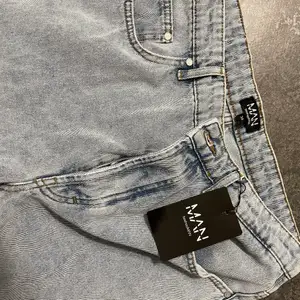 ”Tall” jeans från Boohoo Man i storlek 34. Aldrig använda, ordinarie pris 540kr.