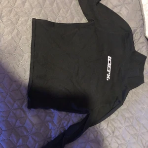 100% topp XS  - Denna tröjan har använt 2-3 gånger och inte är min stil eller storlek den är för liten på mig 