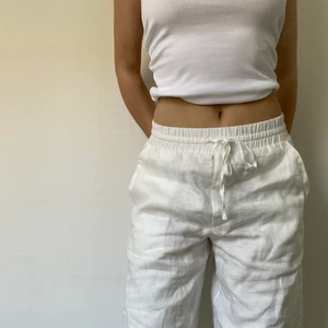 Linnebyxor  - Skitsnygga linnebyxor från NA-KD köpta förra året men aldrig använda, nypris var 600 och de går inte att få tag i längre, strl 36😚😚