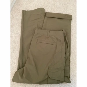 Fjällräven byxa - Tunna vandringsbyxor med två sidofickor. Användt skick. Endast leverans, skickas måndag. Jag samfraktar 😇