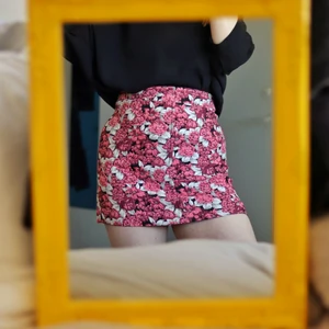 Sandro Paris - Kollar intresset på detta vackra plagg!