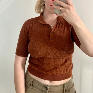 Virkad T-shirt  - Säljer denna söta retro-toppen form Monki som tyvärr aldrig kommer till användning🌸