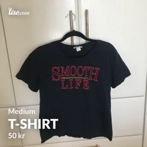 T-shirt  - T-shirt med stranger things inspiration från hm😊