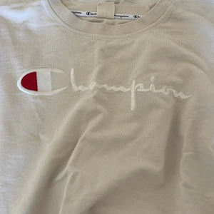 Champion tröja - Jättefint skick! Använd ett fåtal gånger 🫶 nypris: 500 mitt pris: 250