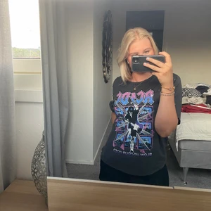 HM tröja - Jättefin tröja från HM med ACDC tryck. Buda privat 