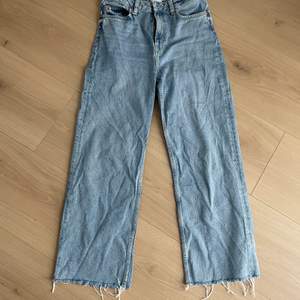 Jeans från Lager157, modellen ”Lane”. Använd fåtal gånger, så skicket är bra. Storlek S