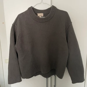 Cashmir blend tröja   - Cashmirtröja blend från, använd men fortfarande i fint skick. Storlek M men skulle nog säga att den är mer som en S.