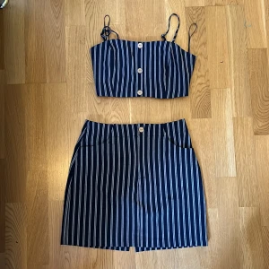 Sett - Super fint sätt ifrån pullandbear. Använda en gång. Köparen står för frakten.