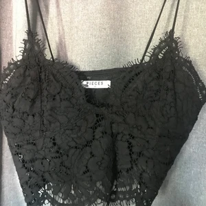 Topp - Superfin topp från Pieces, fint skick