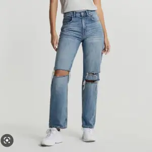 Håliga jeans från Gina Tricot i storlek 36