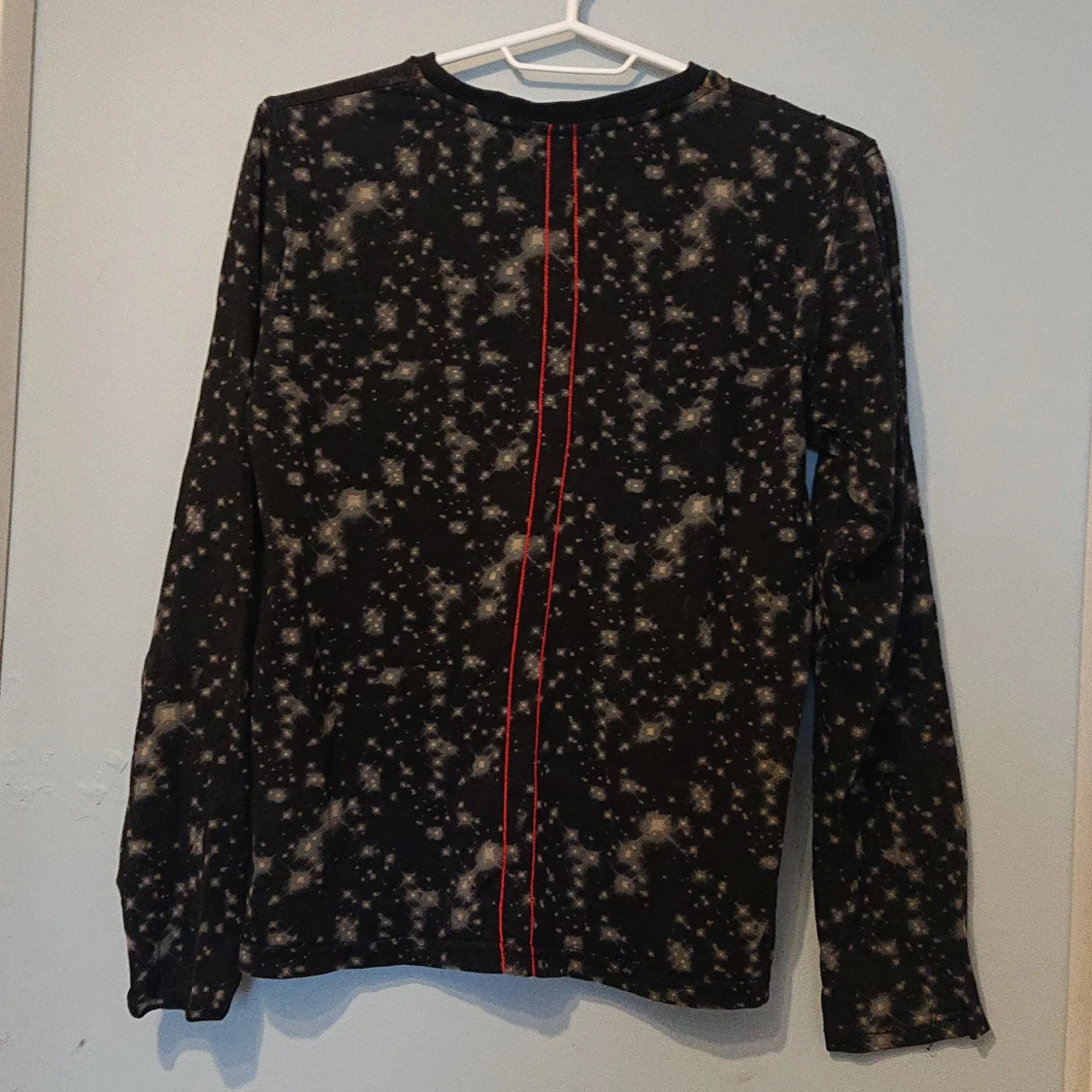 Långärmad tröja med häftigt tryck - 90