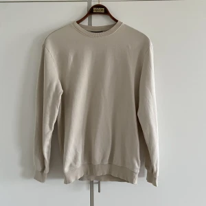 SWEATSHIRT - Från hm herravdelning. Storlek S. Fint skick