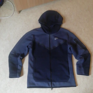 Nike Tech fleece - Säljare min kofta ba för den e liten men annars e den i bra sticka 