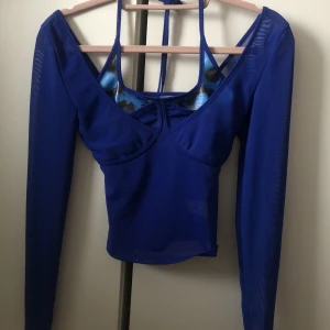 Rave top - Supercool top som ej kommit till användning 😩endast testad! Rätt så stretchigt material och funkar utmärkt utan bh under