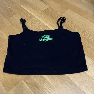 sommartopp - fin cami/croptop/linne. aldrig använd så den är i nyskick. 