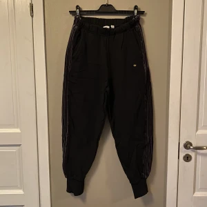 adidas mjukis byxor - begagnade svarta adidas byxor vid intresse kan fler bilder skickas 