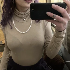 Snygg polo - Jättefin och bekväm men kommer inte till användning, strl s från bikbok.🥰