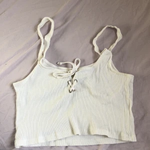 Snygg topp - Fin topp som är för stor för mig och knappt använd 