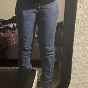 Levis 505 - Säljer dessa byxor då de ej kommit till mycket användning. Jag är 173 cm lång
