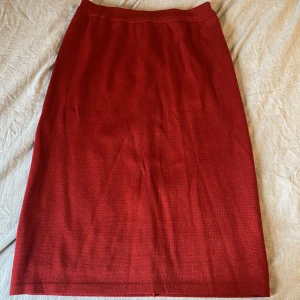 Röd tygkjol - Snygg 