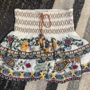 Superfin kjol från zara. Använd fåtal gånger. Köp direkt för 400 💗💗