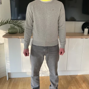 Tommy Hilfiger sweatshirt strl. S - Tommy Hilfiger sweatshirt. Storlek: S