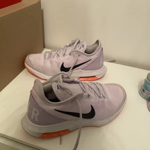 Nike skor. - Använda Max 3 gånger. Storlek 40.