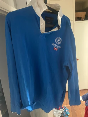 3 märkes tröjor  - 3 märkes tröjor säljes billigt, dom passar inte mig längre i storlek därför säljer jag 