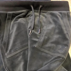 Juicy byxor - Jätte fina juicy byxor i storlek xxs💙 ( priset kan diskuteras)