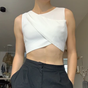 Fin crop-top - Topp i fint skick. Storlek xs/s. 