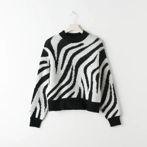 Stickad tröja - Oanvänd skit snygg stickad tröja i storlek Xs! Nypris 500kr💞Säljes då jag köpt en alldeles för liten storlek och har en likadan i min🫶🏻