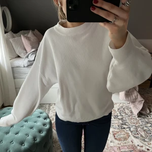 Vit stickad - Vit ish stickad tröja 💓