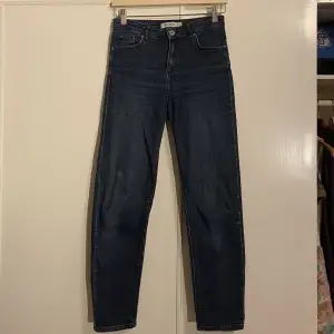 Midwaist jeans i storlek 38👖 Fler jeans och andra plagg i min profil