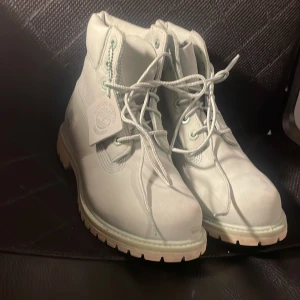 Timberlands  - Äkat snygga kommer inte till användning .pris kan diskuteras 