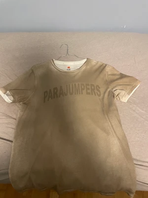Parajumper tröja - Säljer min parajumper tröja där den var för liten för mig i storlek S, kan mötas up i Stockholm.