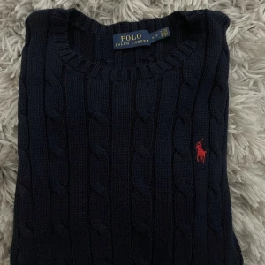 Ralph Lauren tröja - Köpt i USA. Mörkblå storlek S. Passar XS också. Använd kanske 1 gång.