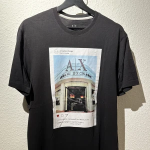 Armani t-shirt  - Använd 1 gång  Stolek L