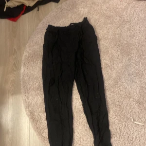 Linnebyxor  - Linnebyxor i storlek 146-152