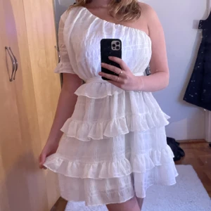 Studentklänning  - Söt klänning perfekt till studenten💕