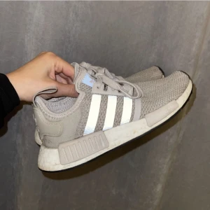 Adidas NMD  - Storlek 36. Passar mig som har 36,5. Använda men ändå i bra skick. Köpta för:1399kr.