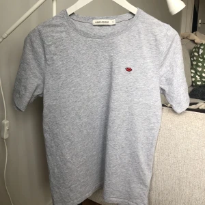 T-shirt från Carin Wester - T-shirt i bomull från Carin Wester i stl S.